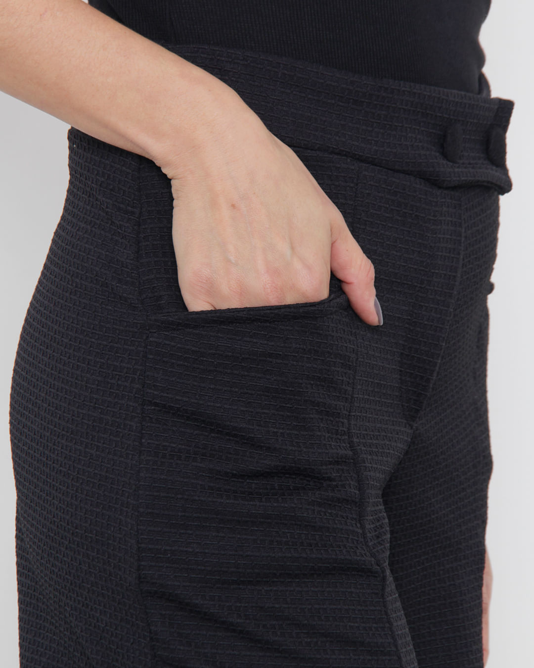 Short-4075-Crepe-Bolso-Frente---Preto