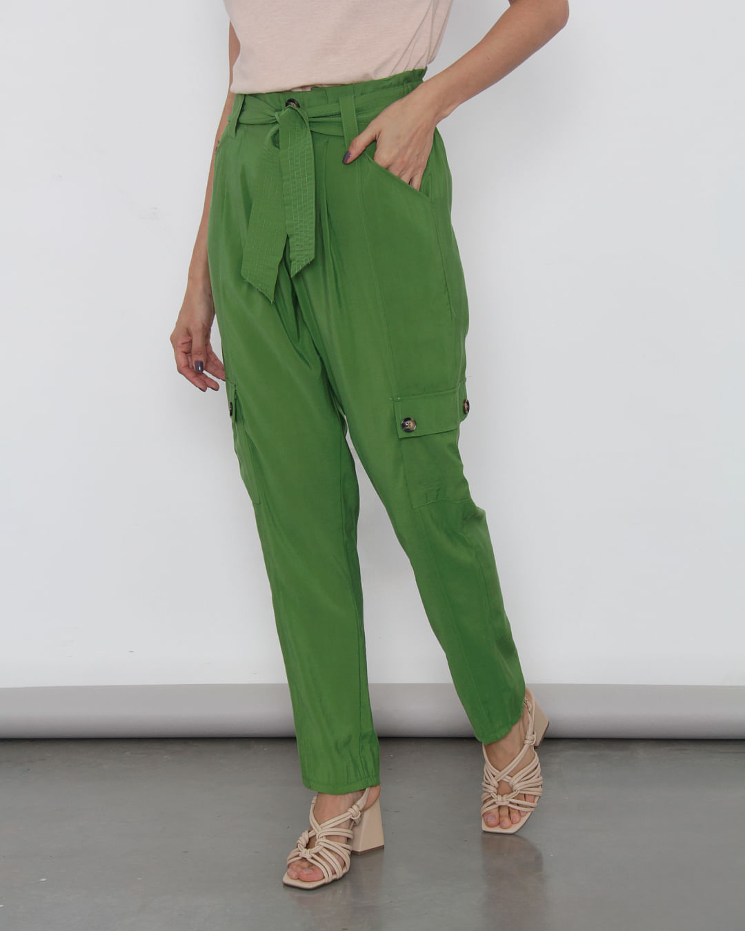 Calca-410530-C-Bolso-E-Amarracao---Verde-Escuro