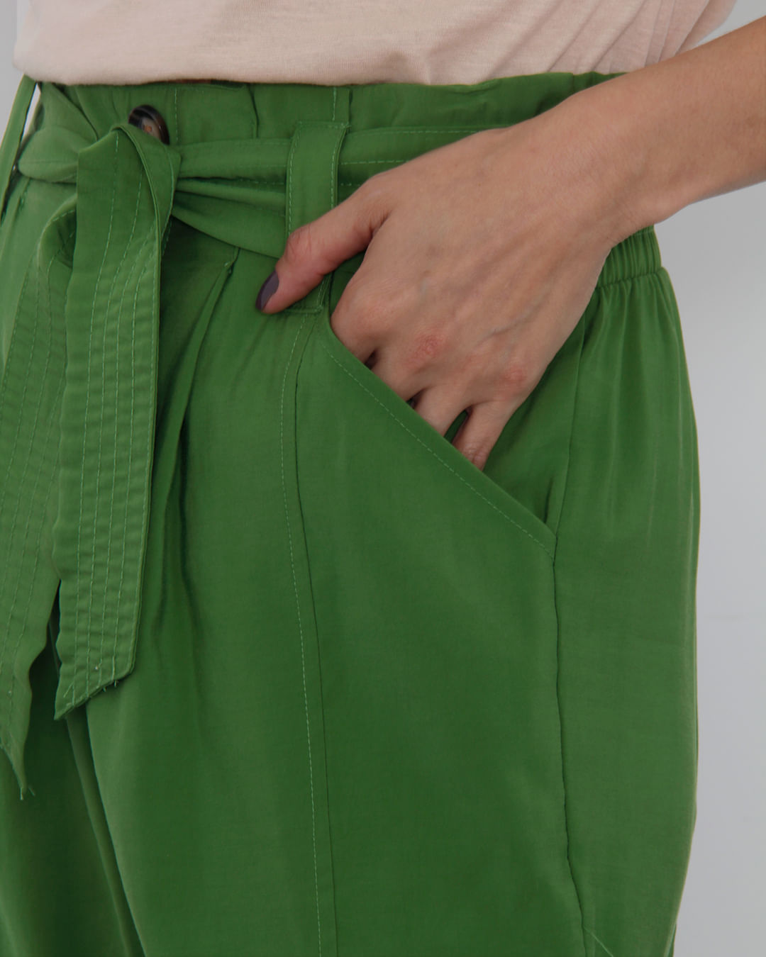 Calca-410530-C-Bolso-E-Amarracao---Verde-Escuro