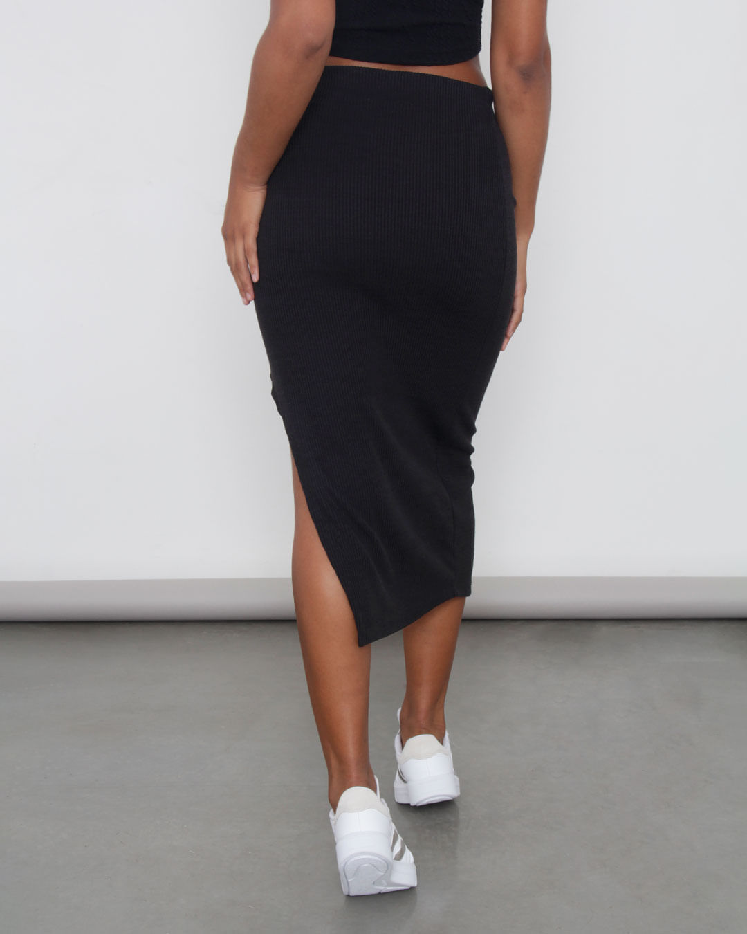 Saia-Midi-Canelada-Abert-Lateral-Vj2832---Preto