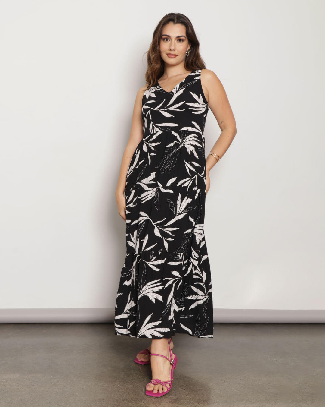 Vestido-230626-C-Babados-Longo---Preto-Floral
