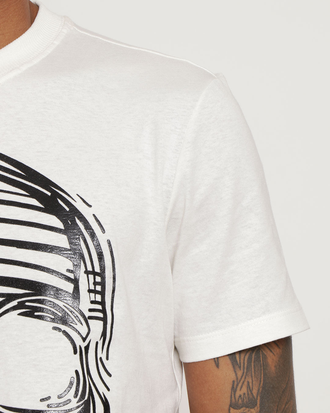 Camiseta-15125814-Caveira-Dark-Pgg---Off-White