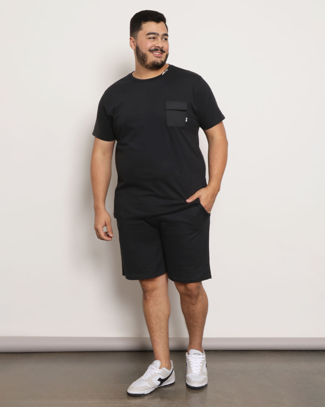 Camiseta-5w185-Bolso-Preto-Plus---Preto