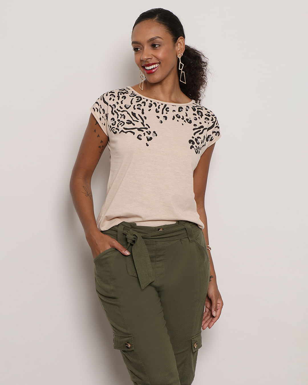Blusa-22325-Estampada-Bege--Mesa---Bege-Medio
