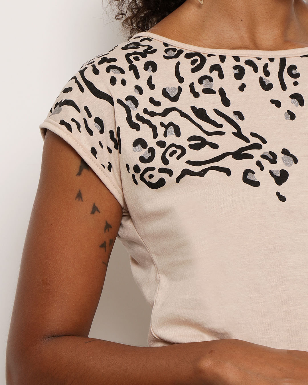 Blusa-22325-Estampada-Bege--Mesa---Bege-Medio