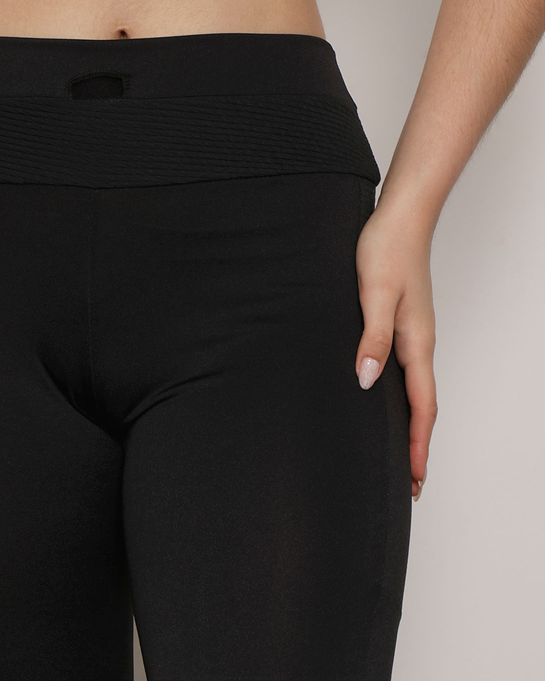 Legging-481tr-Det-Cos-E-Recorte-Perna---Preto