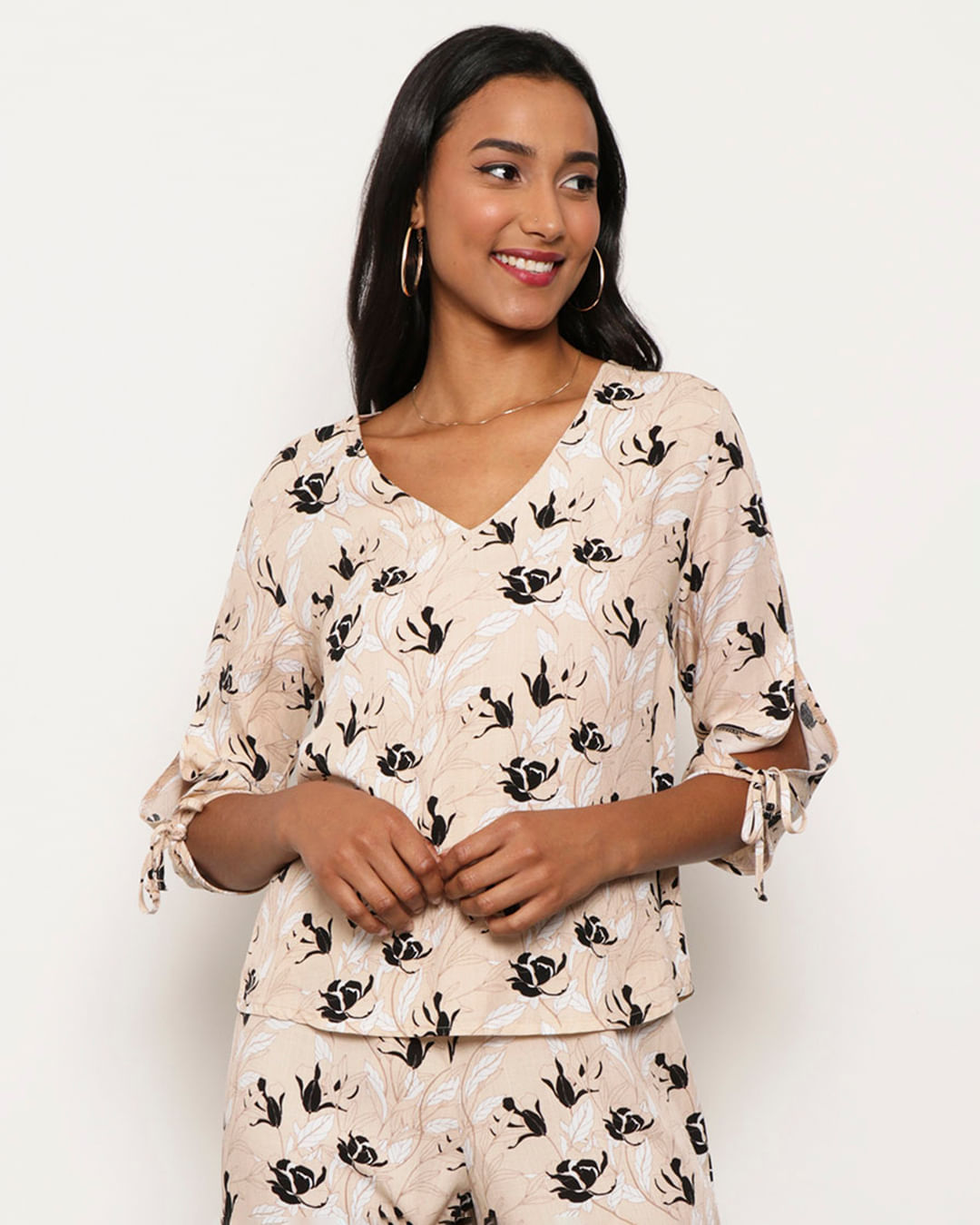 Blusa-430185-Tec-Plano-Estamplisa-78---Bege-Floral