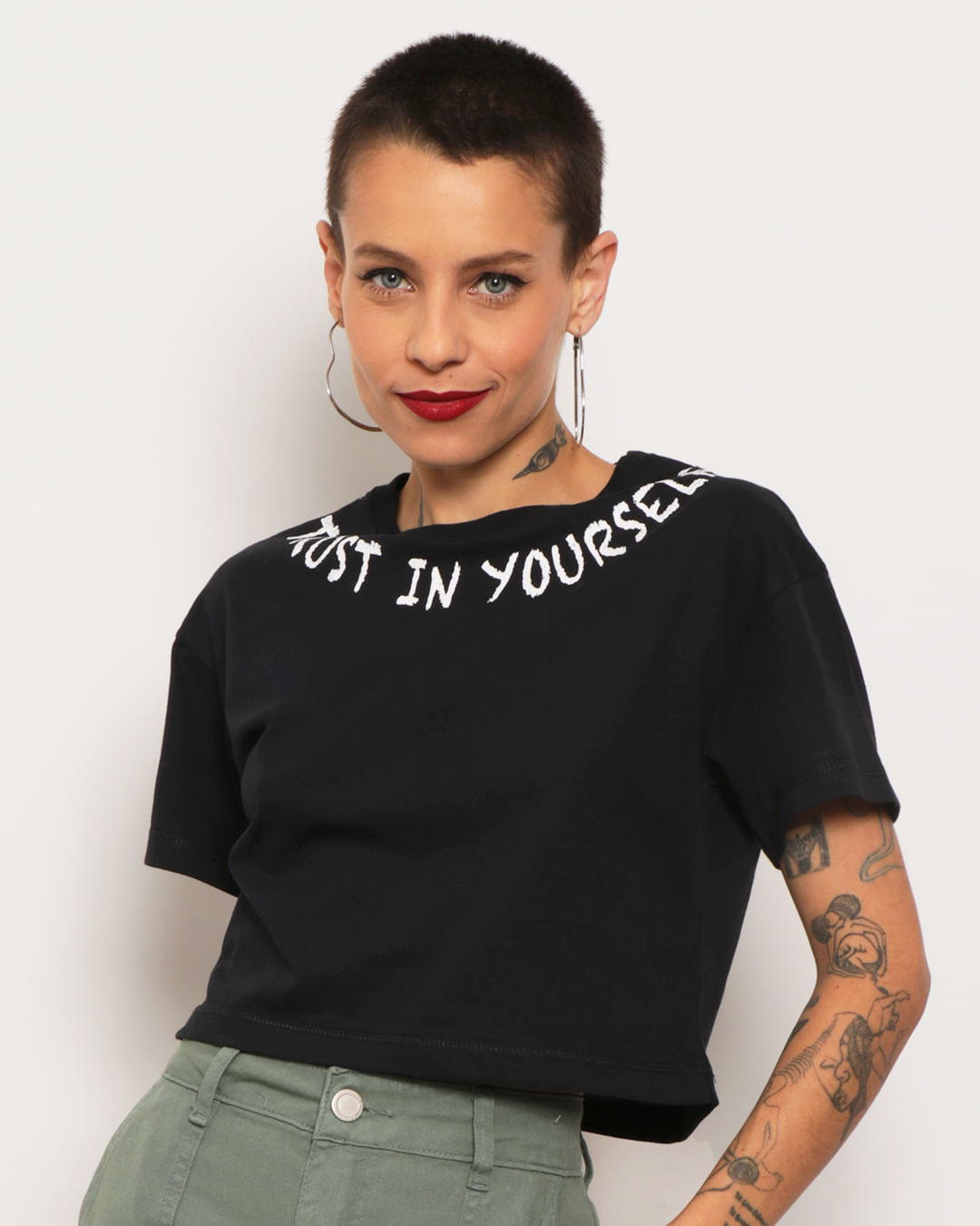 Cropped-Mc-23126-Escrita-Gola---Preto