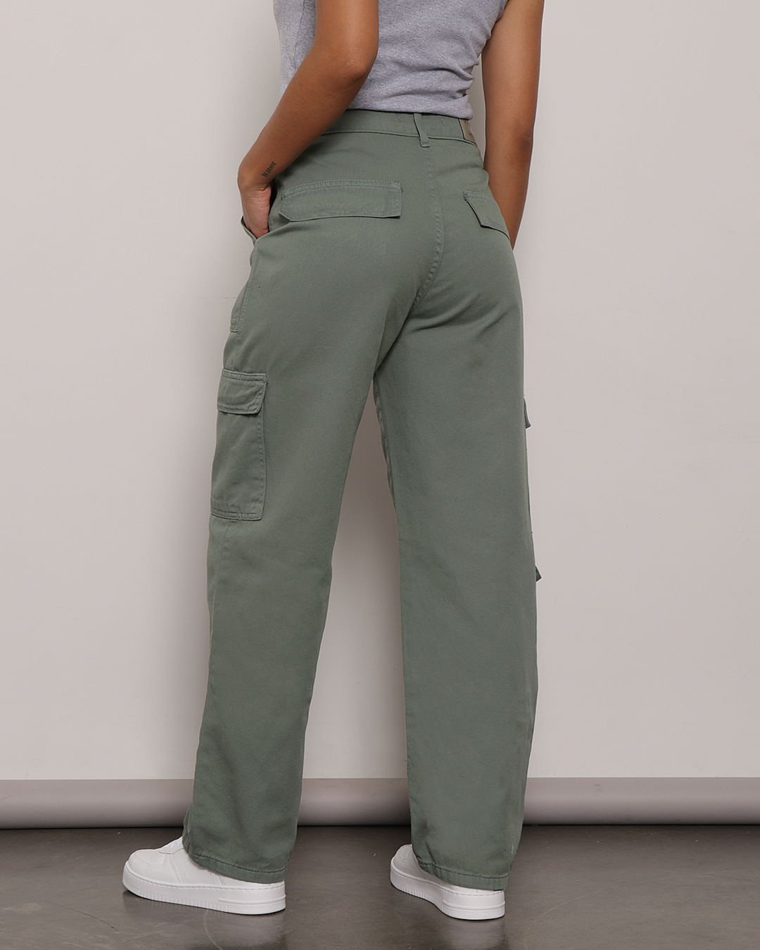 Calca-22602988-Srj-Reta-Bolso-Cargo-Fem---Verde-Claro