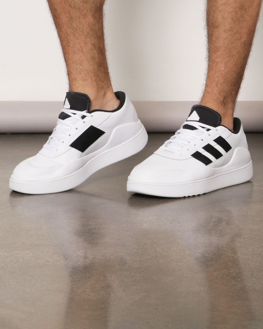 Tênis Adidas Osade Branco em oferta na Lojas Torra