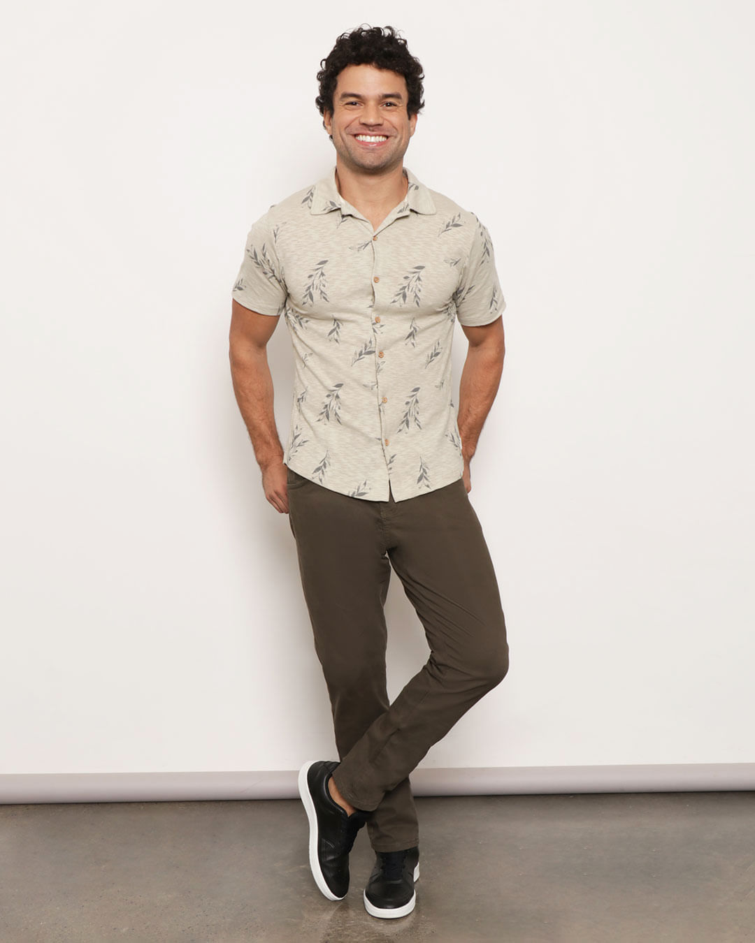 Camisa-Mc-4e215-Malha-Folhas-P-Gg---Bege-Claro