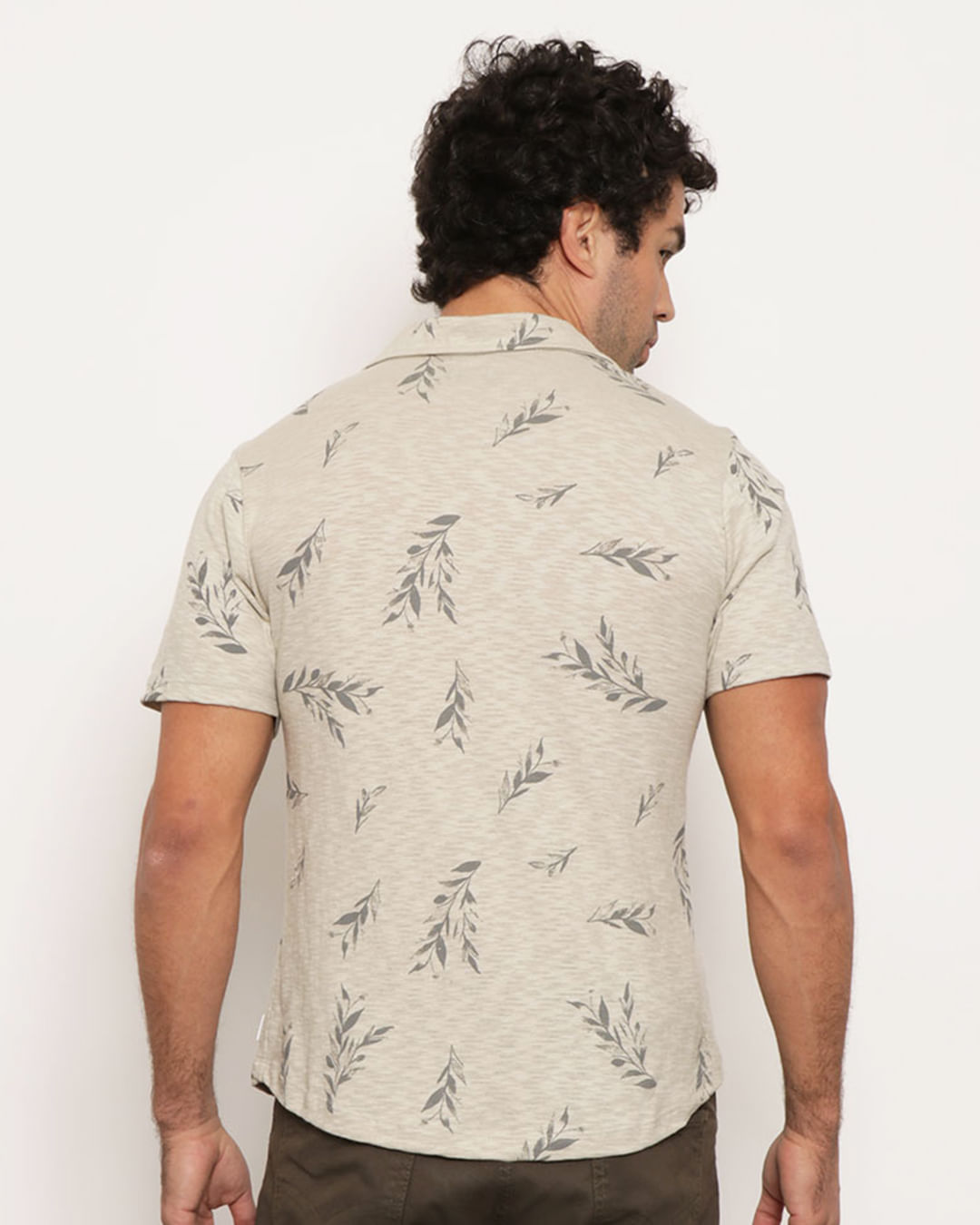 Camisa-Mc-4e215-Malha-Folhas-P-Gg---Bege-Claro