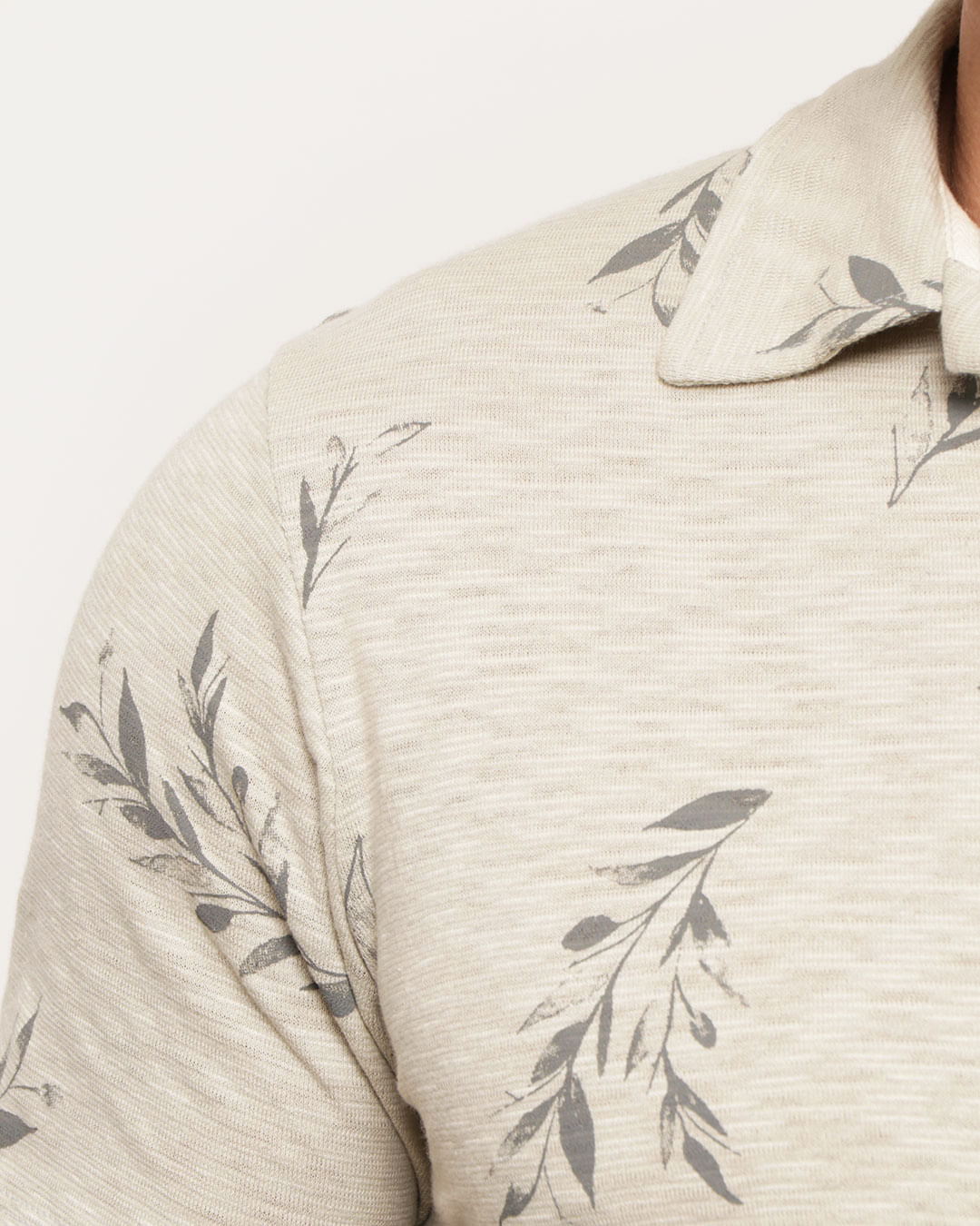 Camisa-Mc-4e215-Malha-Folhas-P-Gg---Bege-Claro
