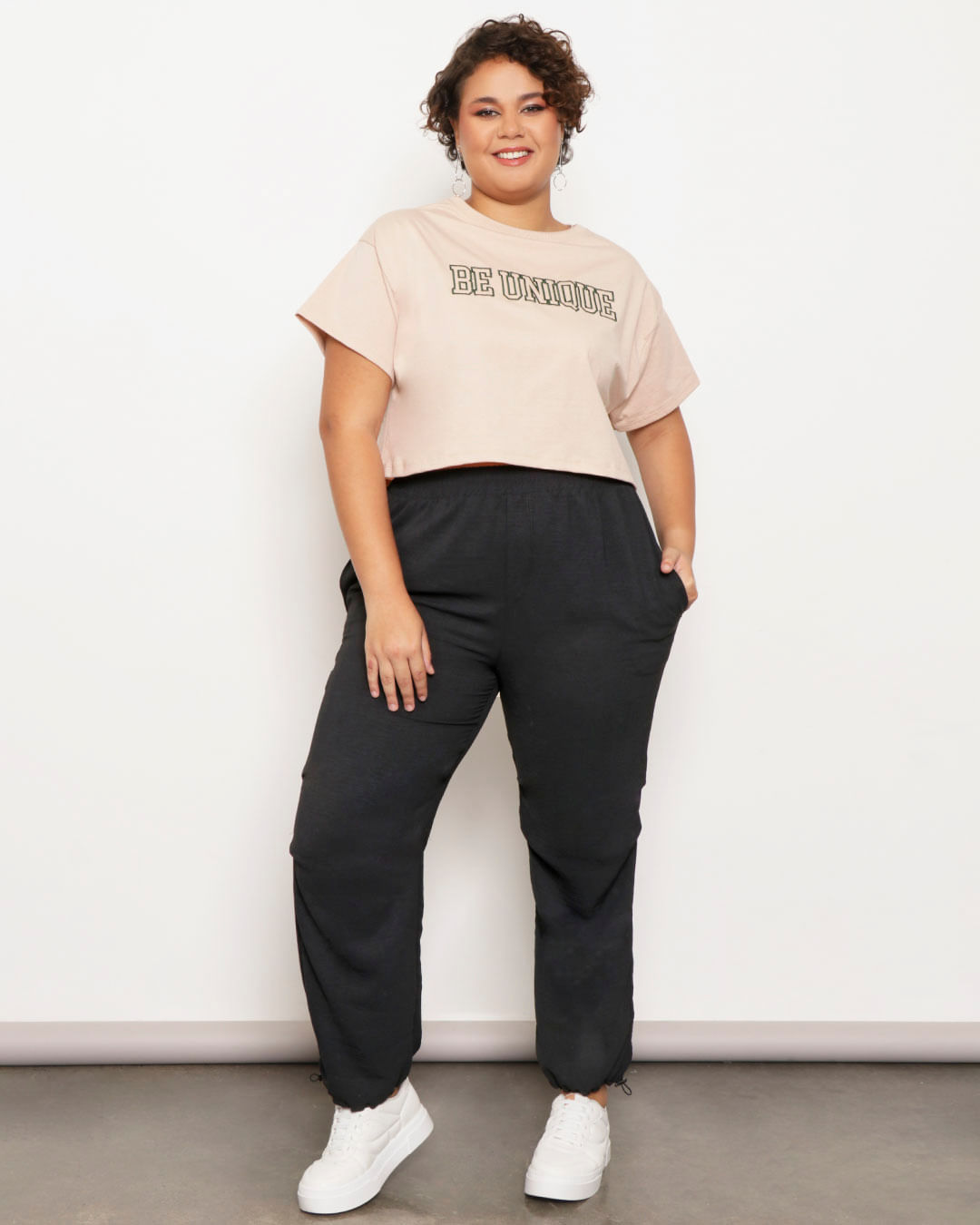 Tshirt-231068-Cropped-Mc-C-Bordado---Bege-Claro