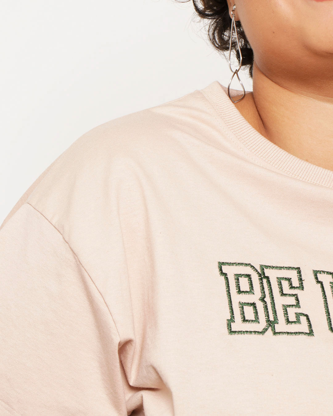Tshirt-231068-Cropped-Mc-C-Bordado---Bege-Claro