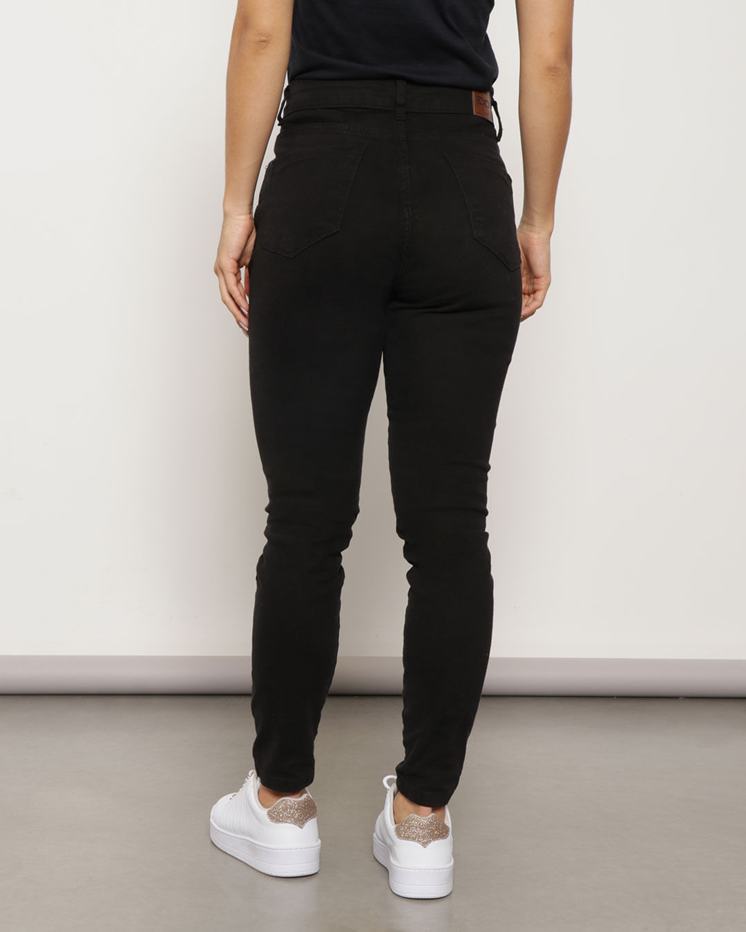 Calca-Feminina-Sarja-Skinny-Destroyed-Preta