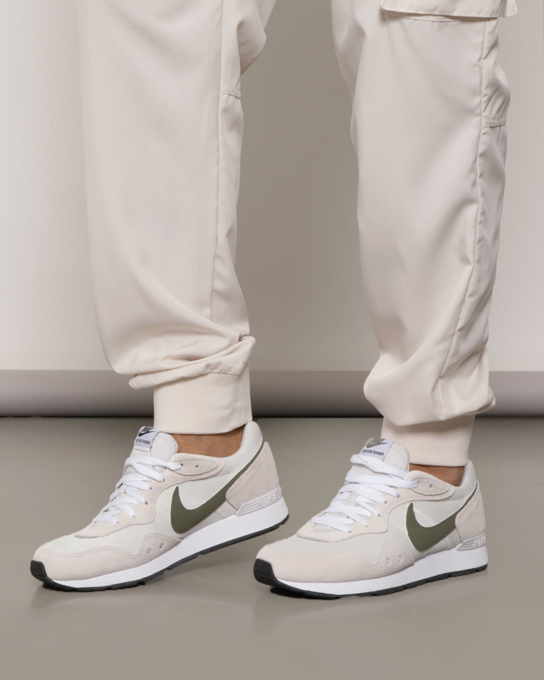 Nike-Venture-Runner-Ck2944101-215448---Cinza-Medio