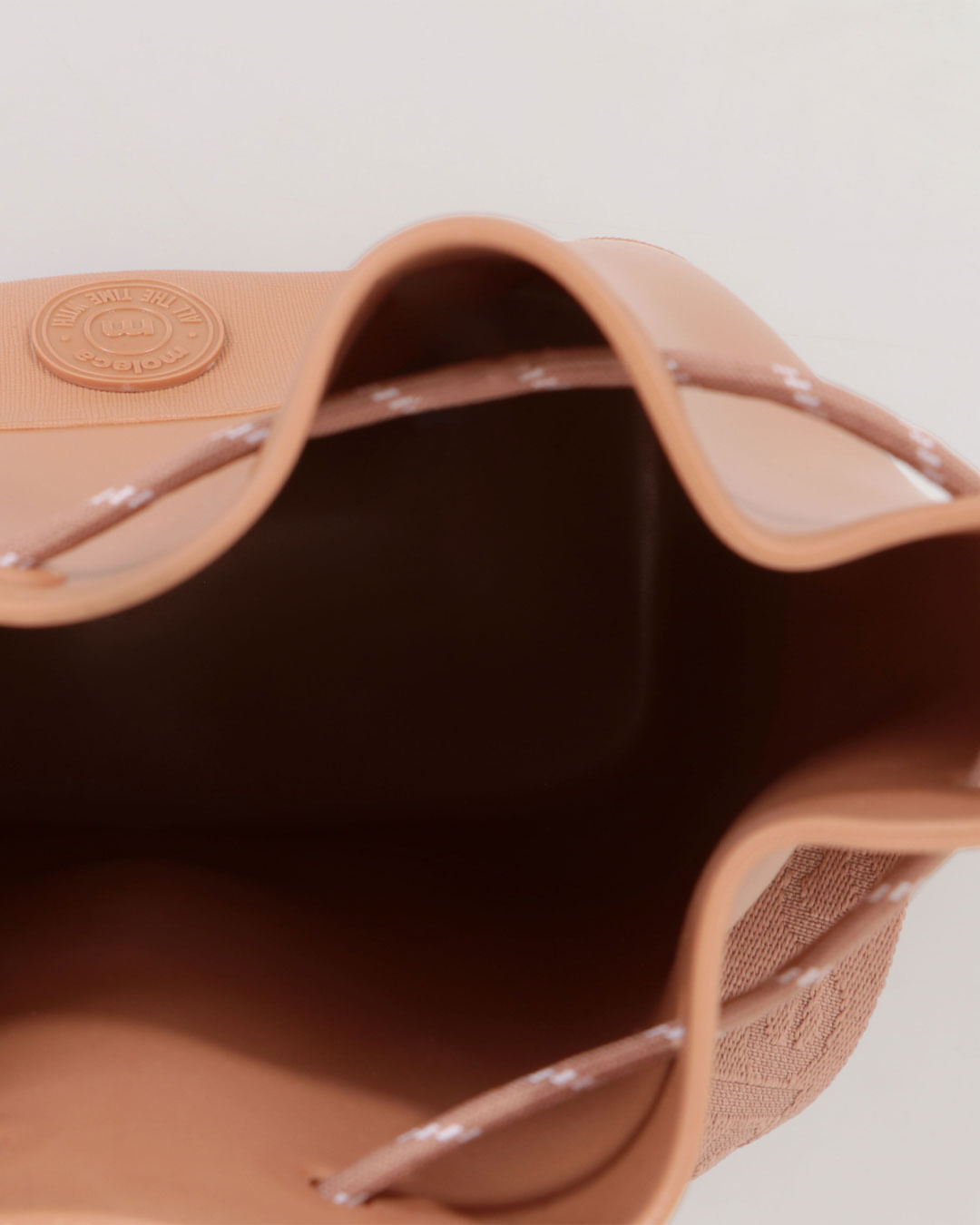 Bolsa-Bucket-Com-Alca-Transversal-Moleca-Bege