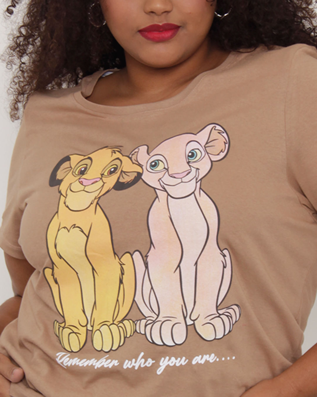 Tshirt-23108-C-Silk-Frente-Costas-Simba---Bege-Medio