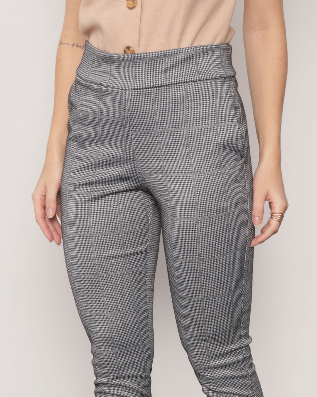 -Calca-Feminina-Com-Bolso-Xadrez-Preta