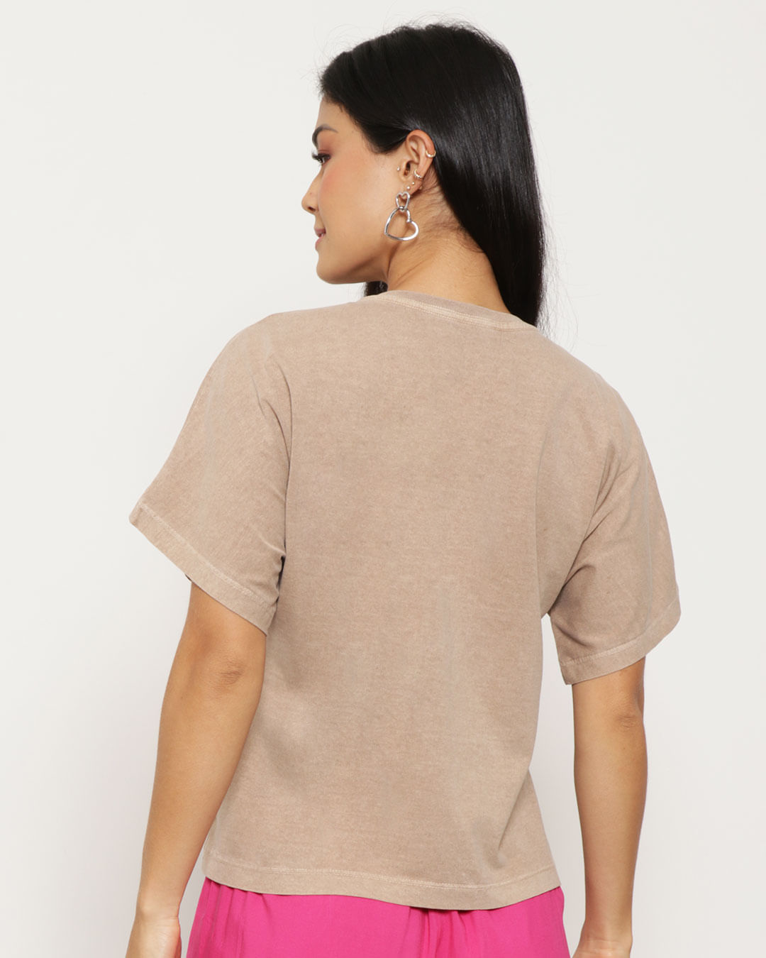 Camiseta-Feminina-Estonada-Manga-Curta-Com-Estampa-Bege