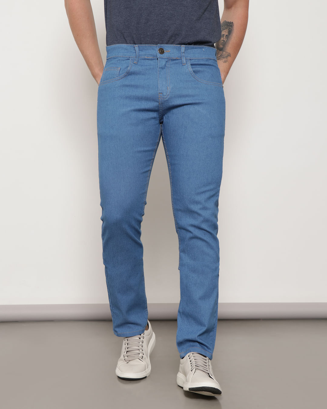 Calca-Jeans-Masculina-Reta-Com-Bolso-Azul-Claro