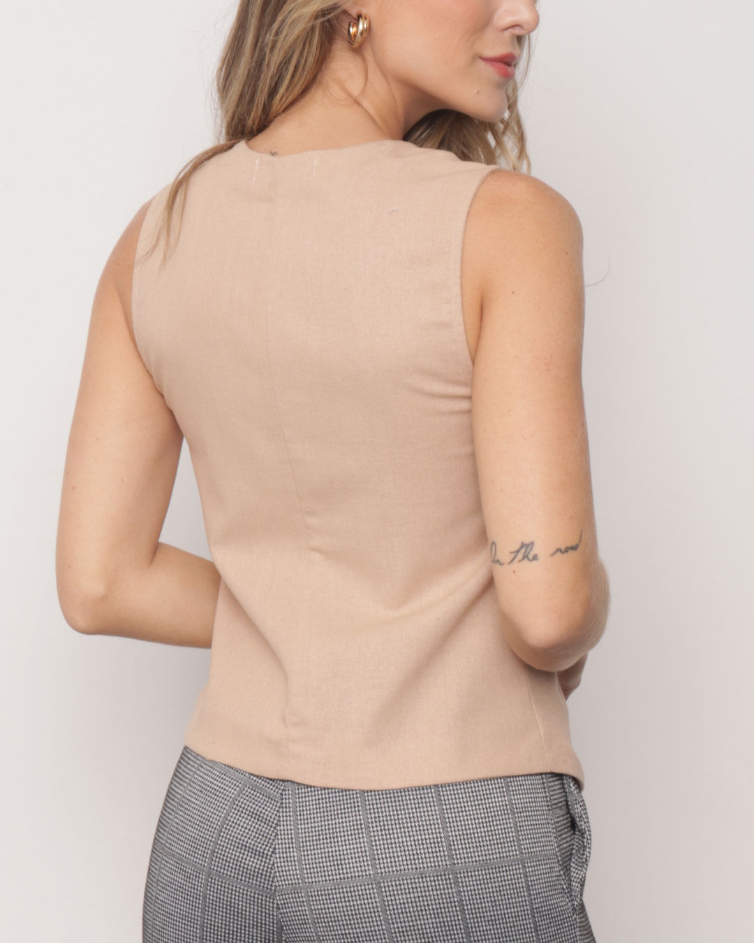Colete-Feminino-Com-Botoes-Linho-Bege