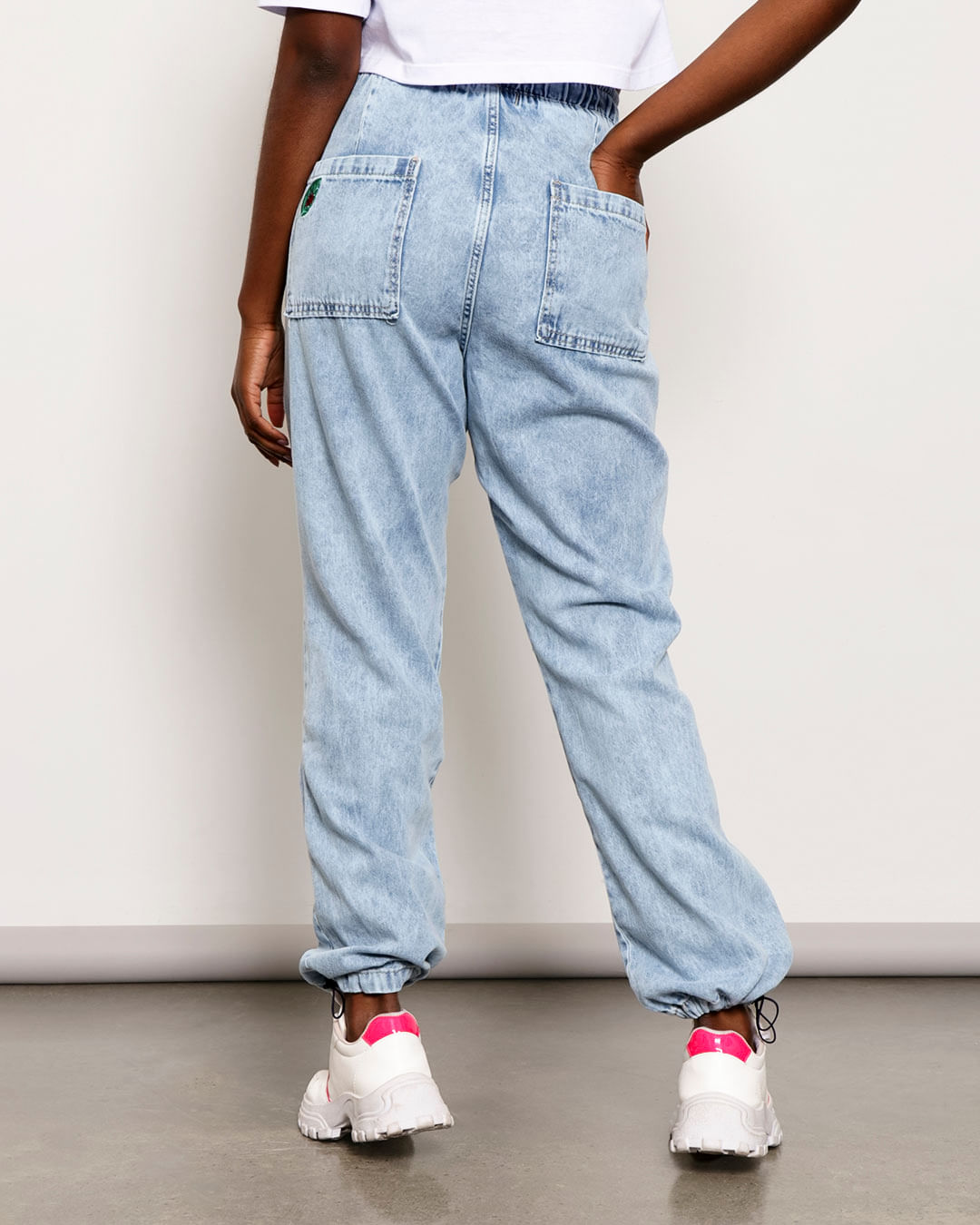Calca-501001-Jns-Jogger-Bordado-Sapo---Blue-Jeans-Claro