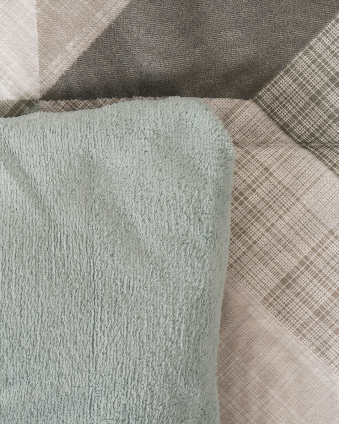 Coberdrom-Queen-Plush-Combo-Soft--Slim---Verde-Geometrico