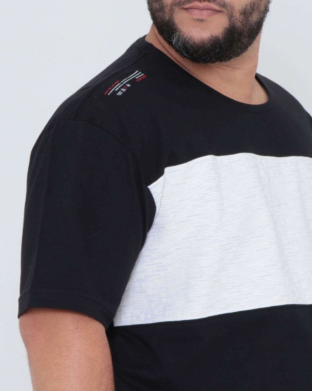 Camiseta-51180587-Recortes-Plus---Preto