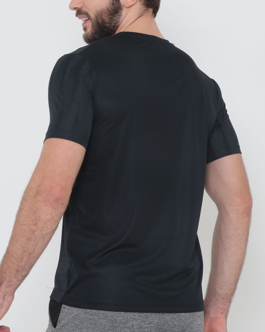 Camiseta-10140237-Estampada-Lat---Preto