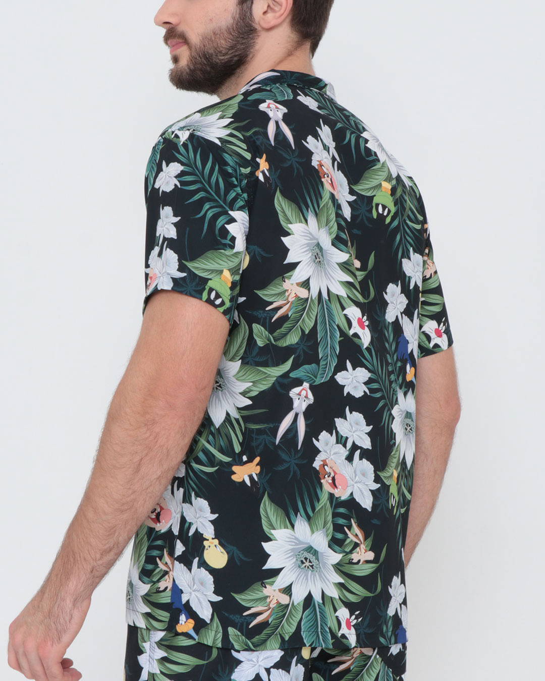 Camisa-Looney-Tunes-Tt11982-P-Ao-Gg---Preto-Floral