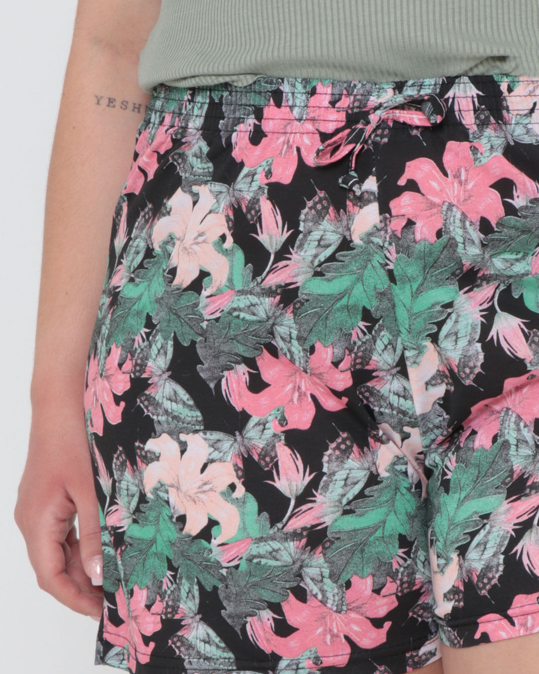 Shorts-19520-Estampado---Preto-Floral
