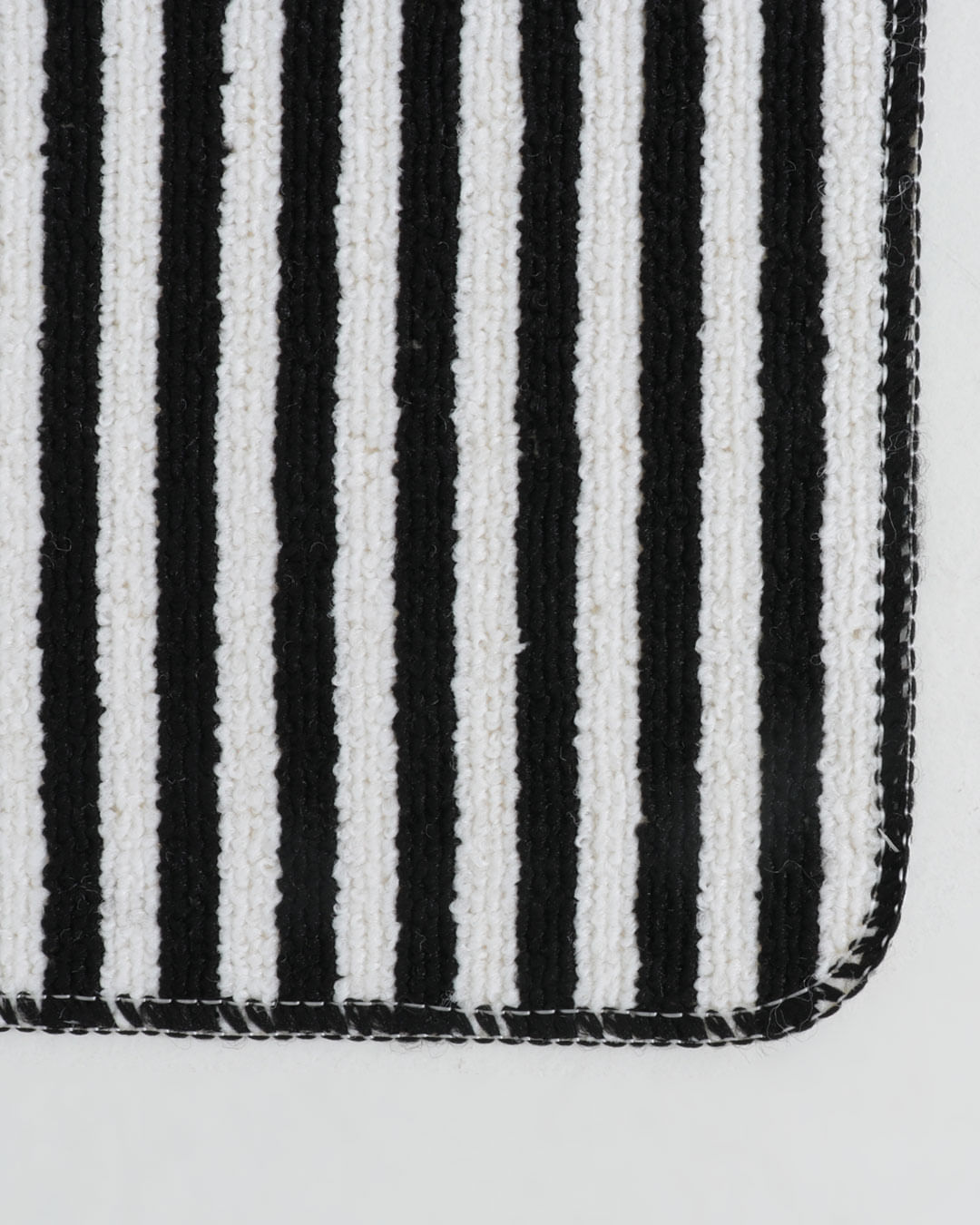Tapete-040x060-Boucle---Preto-Listrado
