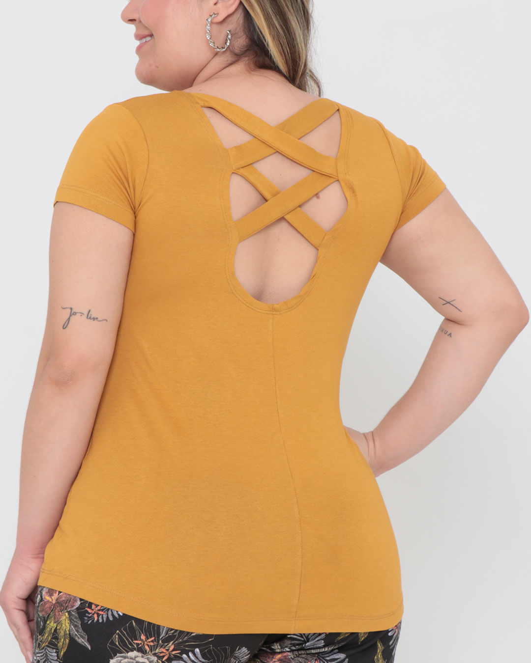 Blusa-1786-Recorte-Costas---Mostarda--Medio