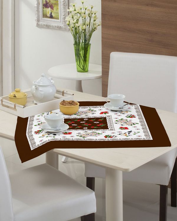 Toalha de Mesa Chá 70cm x 70cm Flores e Vaquinhas Raner Marrom UN
