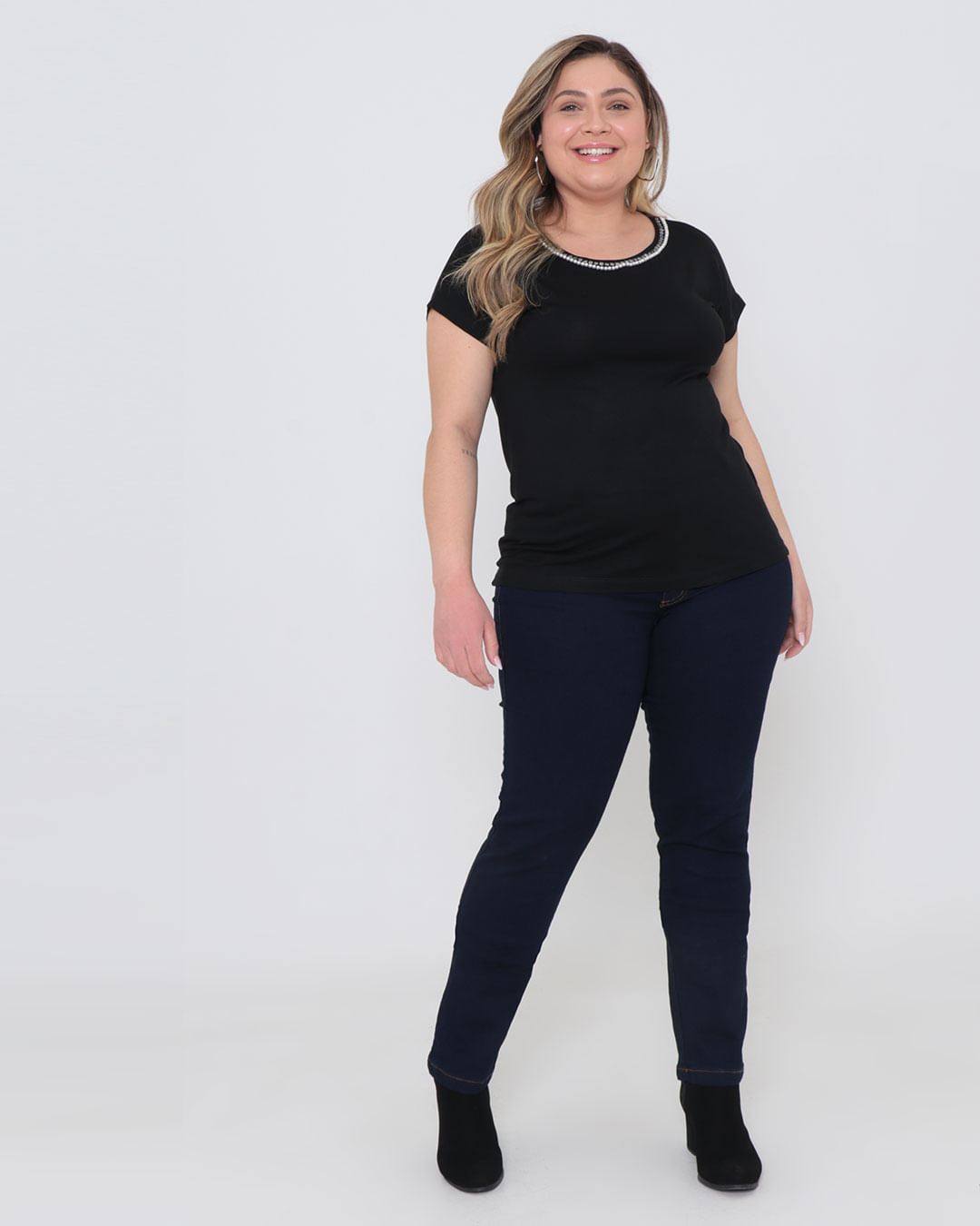 Blusa-2352-Com-Bordado-Perola-Decote---Preto