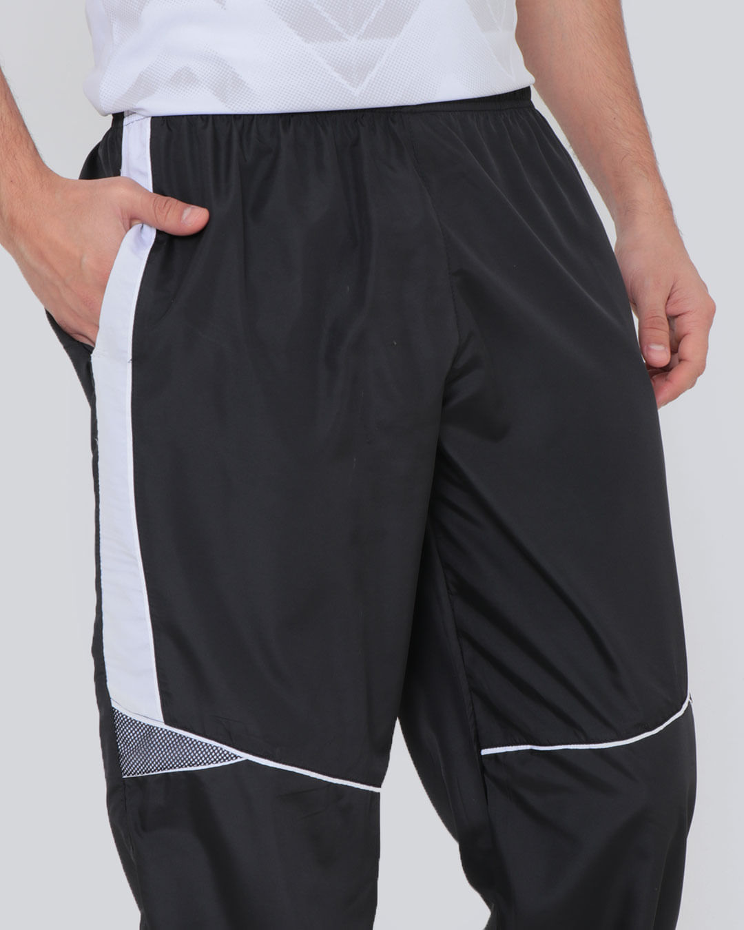 Calca-11882-Jogger-Com-Recortes---Preto