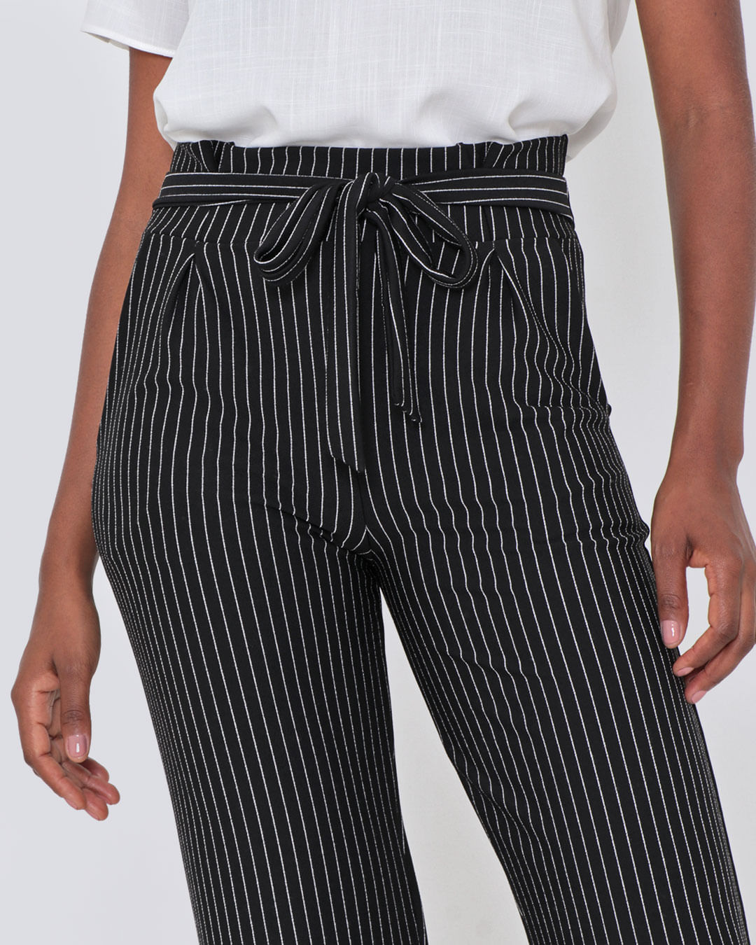 Calca-3984-Pantalona-Risca-Giz---Preto-Listrado