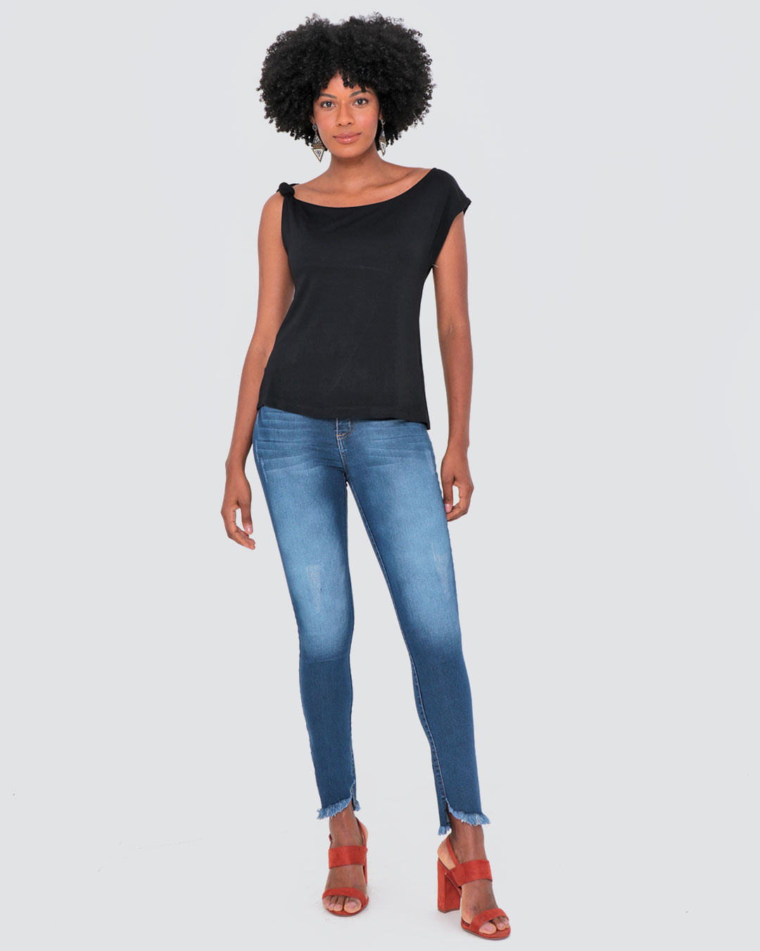 Blusa-2022523-C-No-Na-Alca---Preto