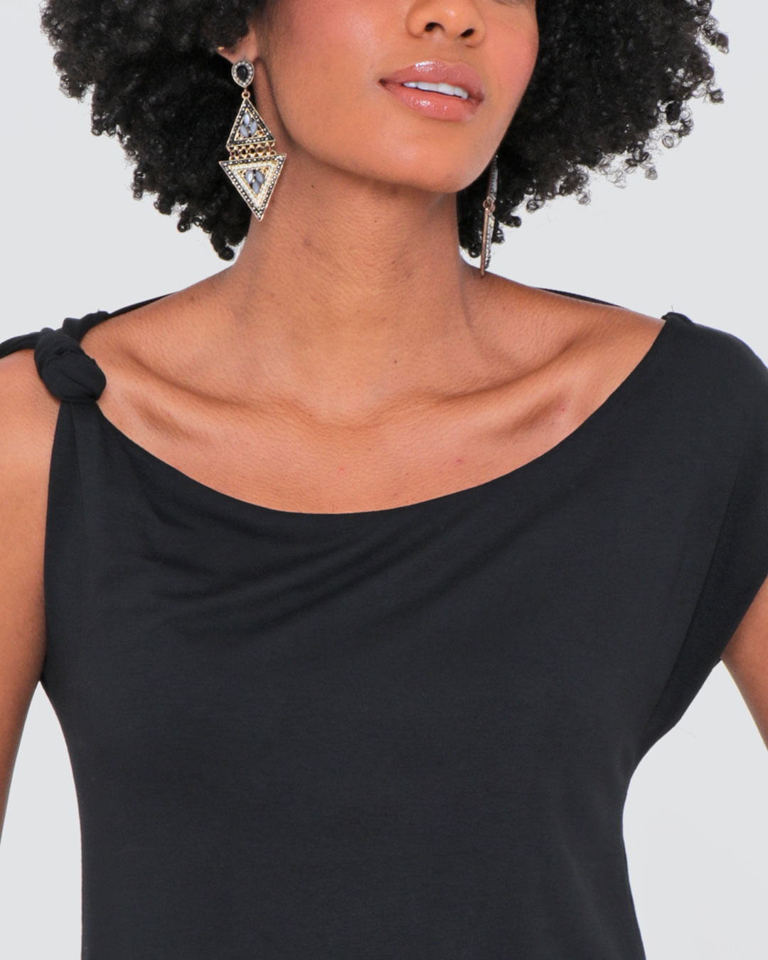 Blusa-2022523-C-No-Na-Alca---Preto