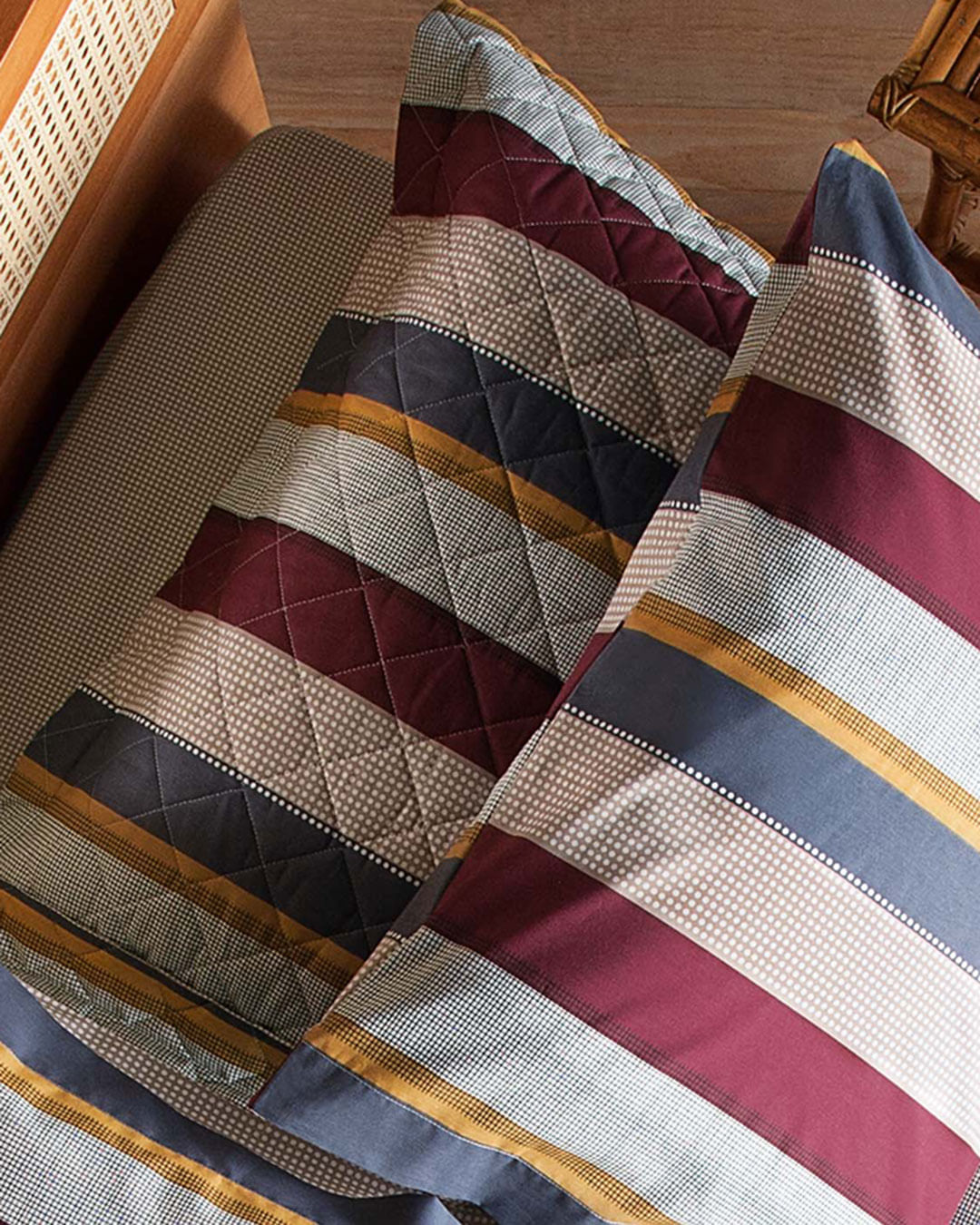 Jg-Cama-King-Size-Diletto---4-Pc---Vinho-Listrado