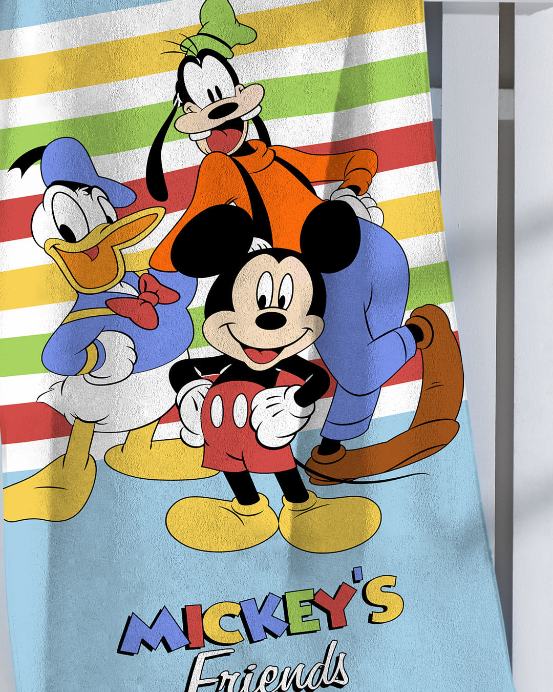 Toalha-Bh-Veludo-70x130-Mickey-Amigos---Azul-Claro