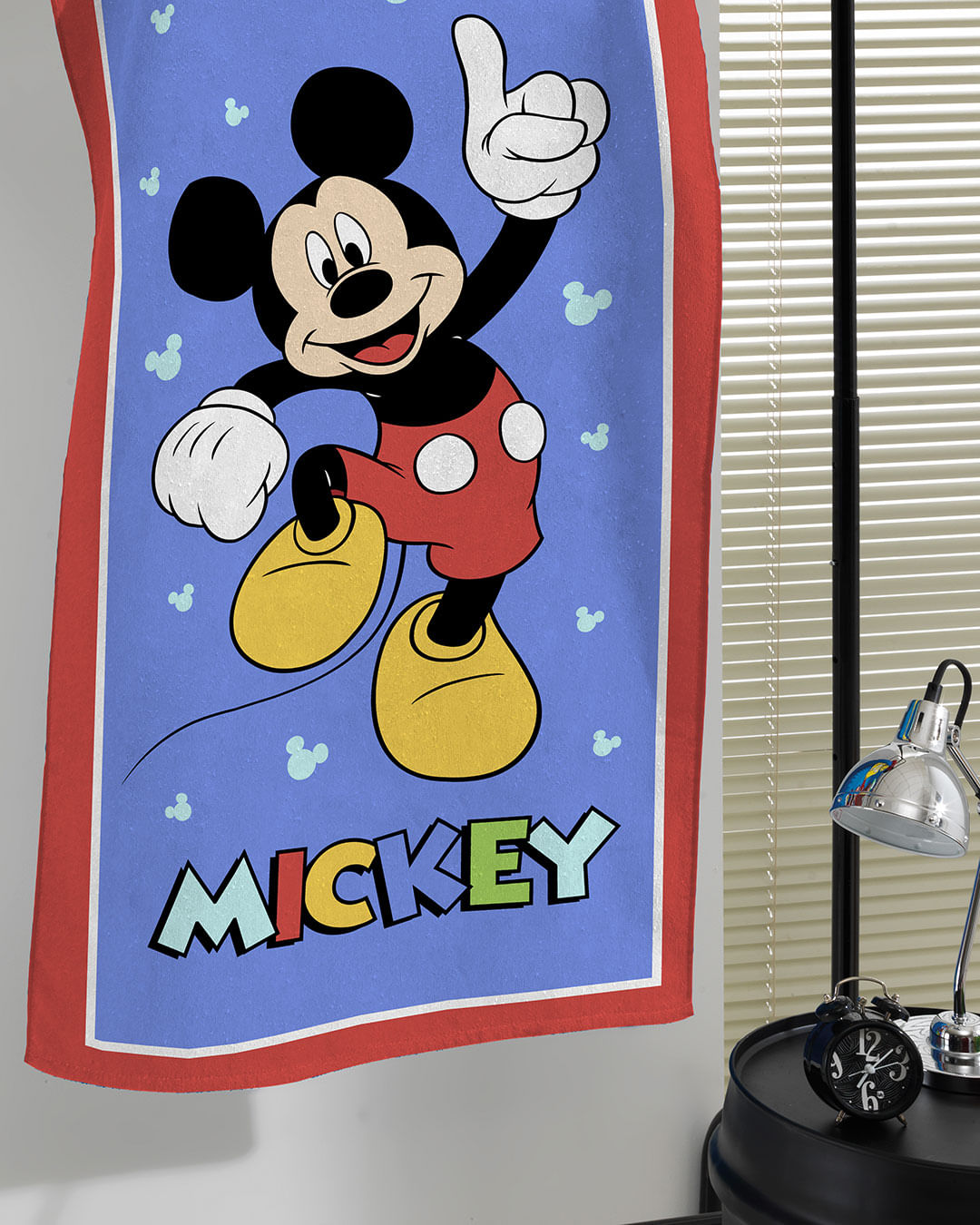Toalha-Bh-Veludo-70x130-Mickey-Amigos---Vermelho-Claro