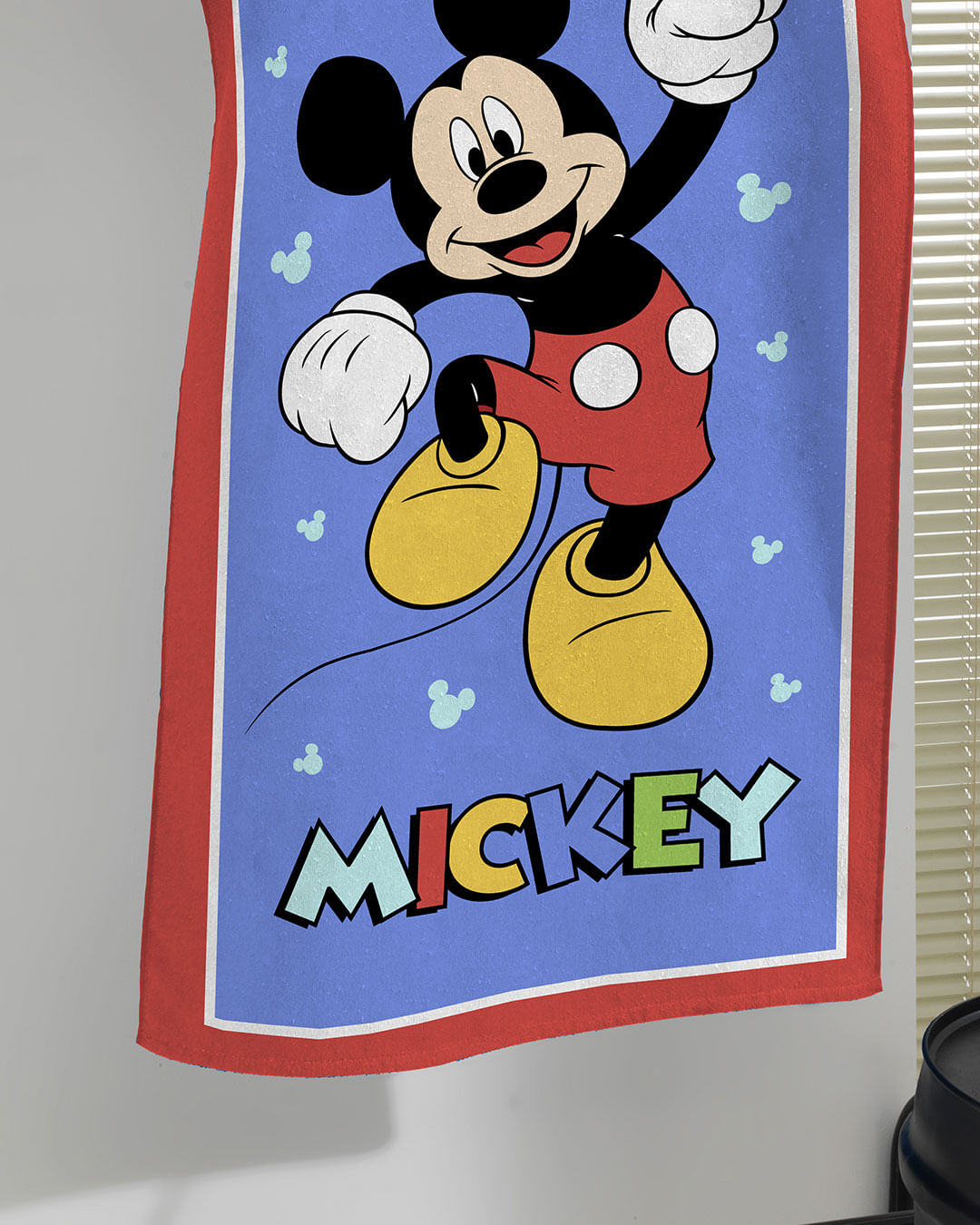 Toalha-Bh-Veludo-70x130-Mickey-Amigos---Vermelho-Claro