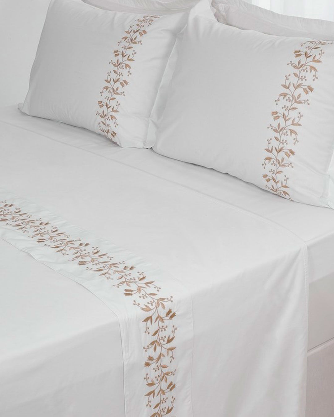 Jg-Cama-Queen-Giulia-Branco--C-Bordado---Branco