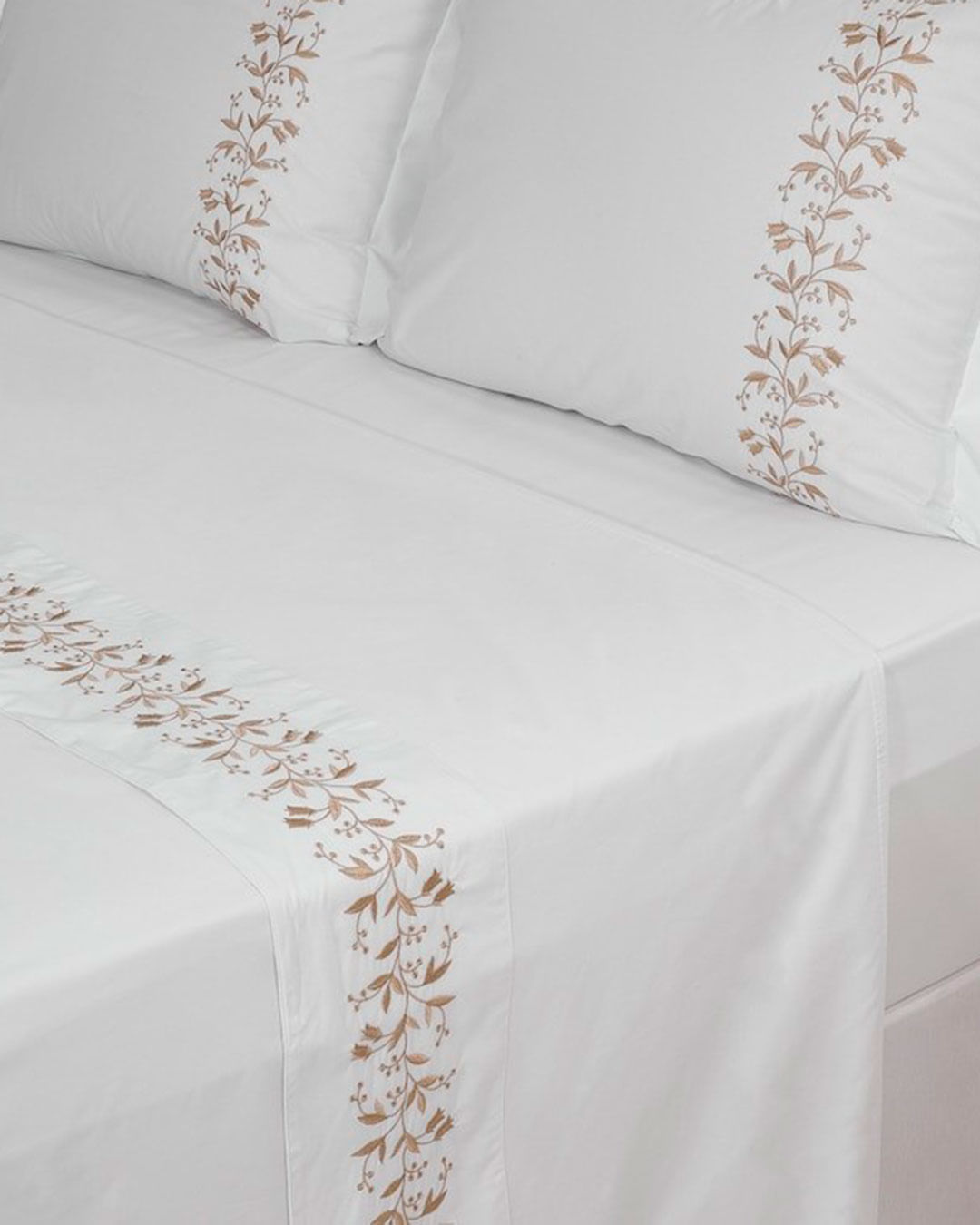 Jg-Cama-Queen-Giulia-Branco--C-Bordado---Branco