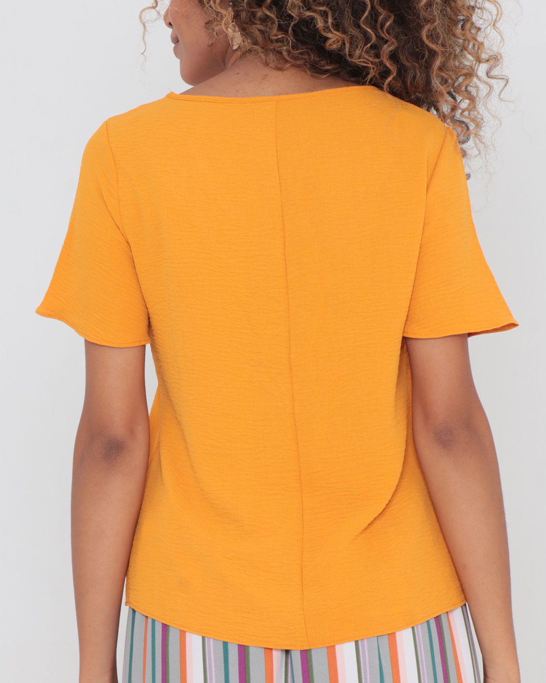 Blusa-6403-Gola-V-Mc---Mostarda--Medio