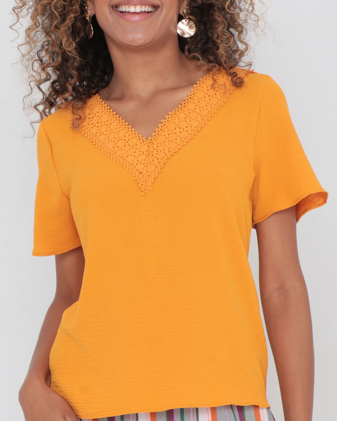 Blusa-6403-Gola-V-Mc---Mostarda--Medio