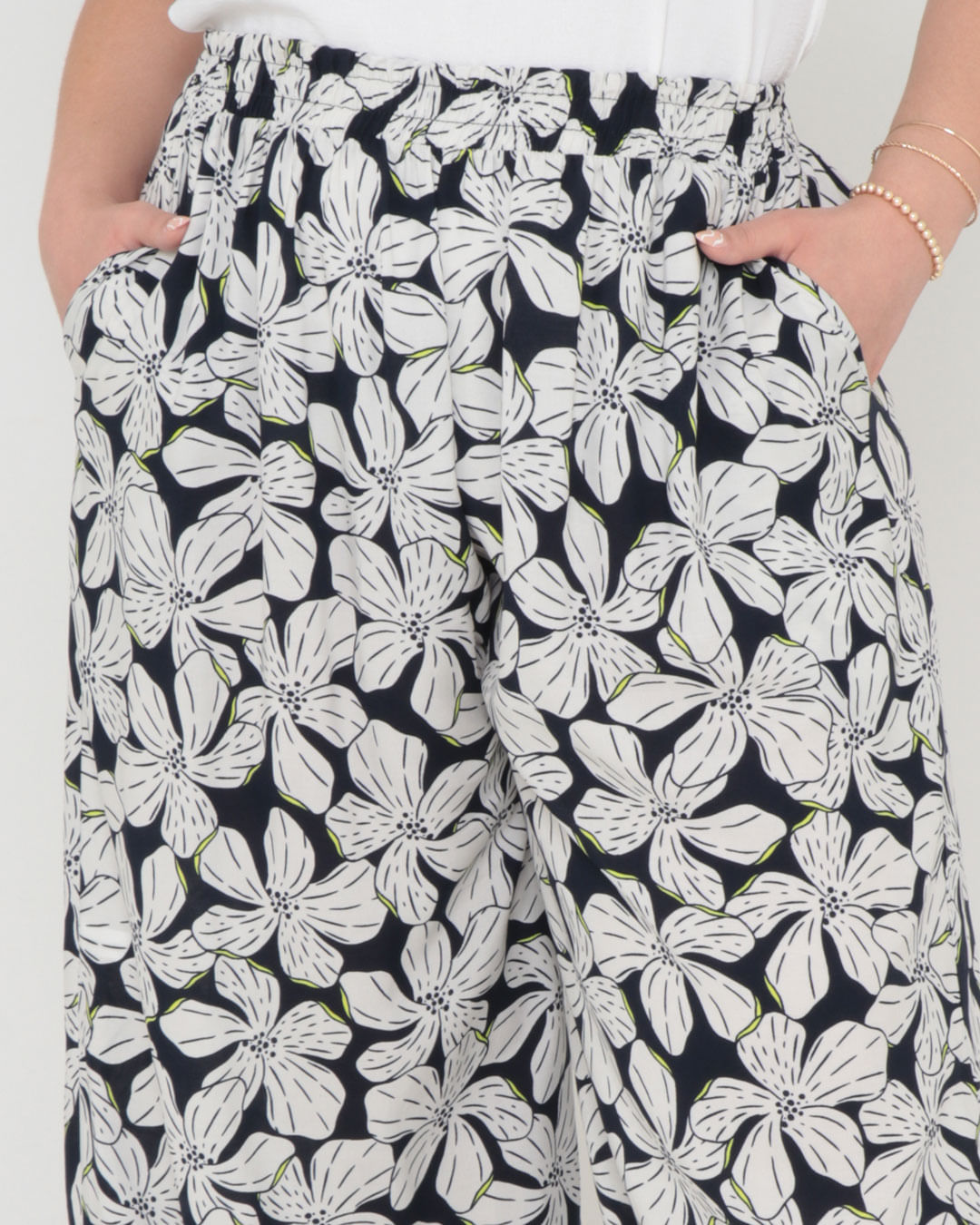 Calca-Pantalona-8137pe-Estampada---Branco-Floral